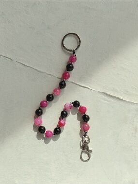 Suki magenta lace agate & black onyx beaded keychain / wristlet